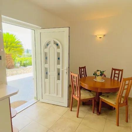 Apartment Maestral *