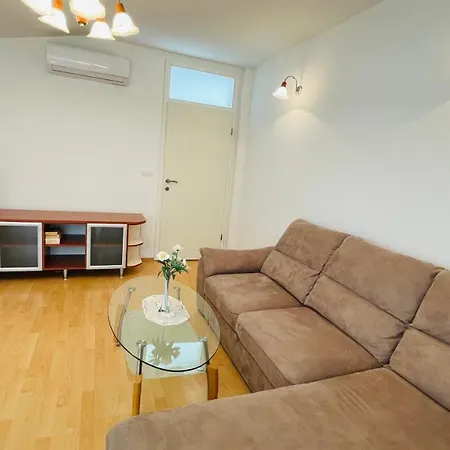 Maestral Apartamento *